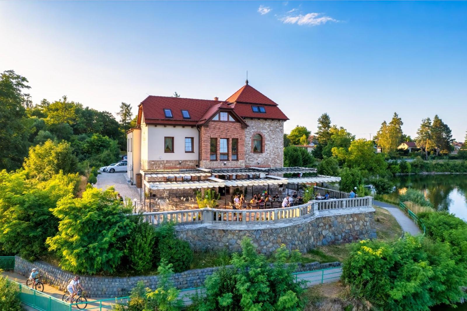 Hotel Plumlov Mostkovice Buitenkant foto
